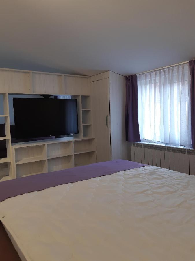 Apartament Magnolia Nearby City Center With Parking Sibiu Esterno foto